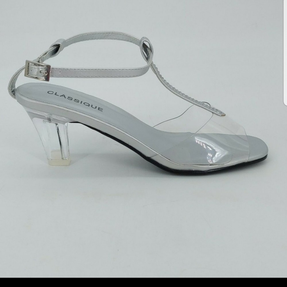 Classiques Womens Faux Leather Embellished T Strap Heel Sandals Silver 9M New